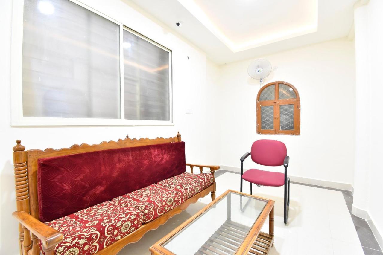 Oyo 44065 Sri Krishna Nilaya Hotel Bangalore Luaran gambar